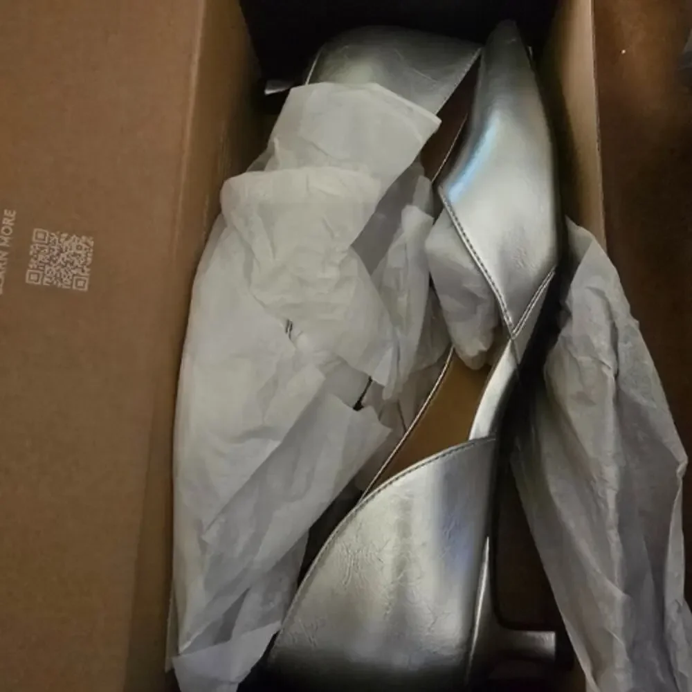 Naturalizer Gallent Kitten-Heel Pumps in Silver NEW Size 8 1/2 M0 - Picture 9 of 9